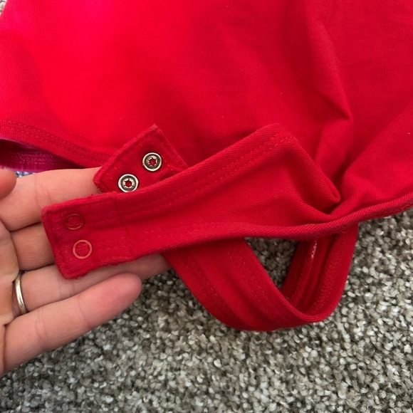 Red guess long sleeve deep V-neck lace bodysuit - Picture 4 of 5